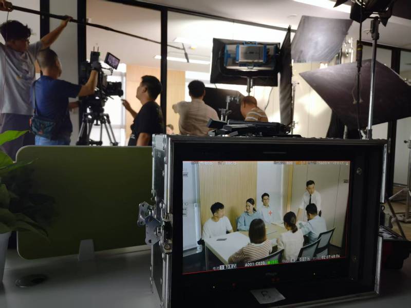 泉港区TVC拍摄公司：科技产品视觉化大师，诠释未来感与功能美学